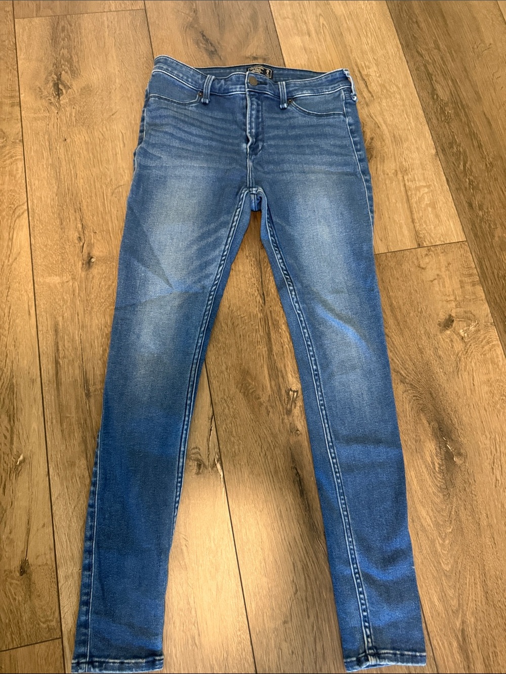 Abercrombie & Fitch  Skinny Jeans in Medium Blue Wash
